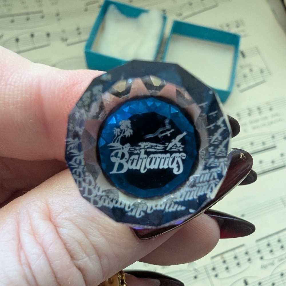 Blue Bahamas Souvenir Crystal Keychain - Picture 3 of 7